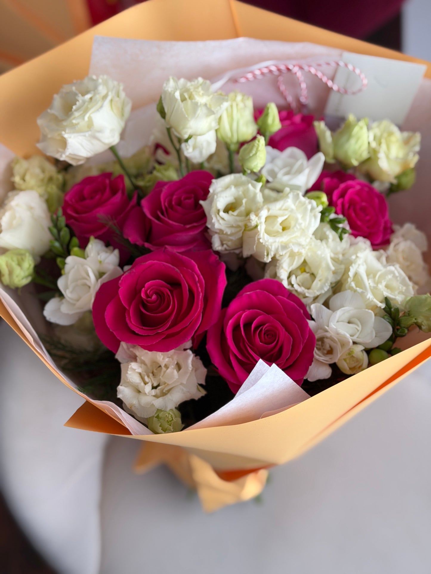 Buchet de trandafiri și eustoma