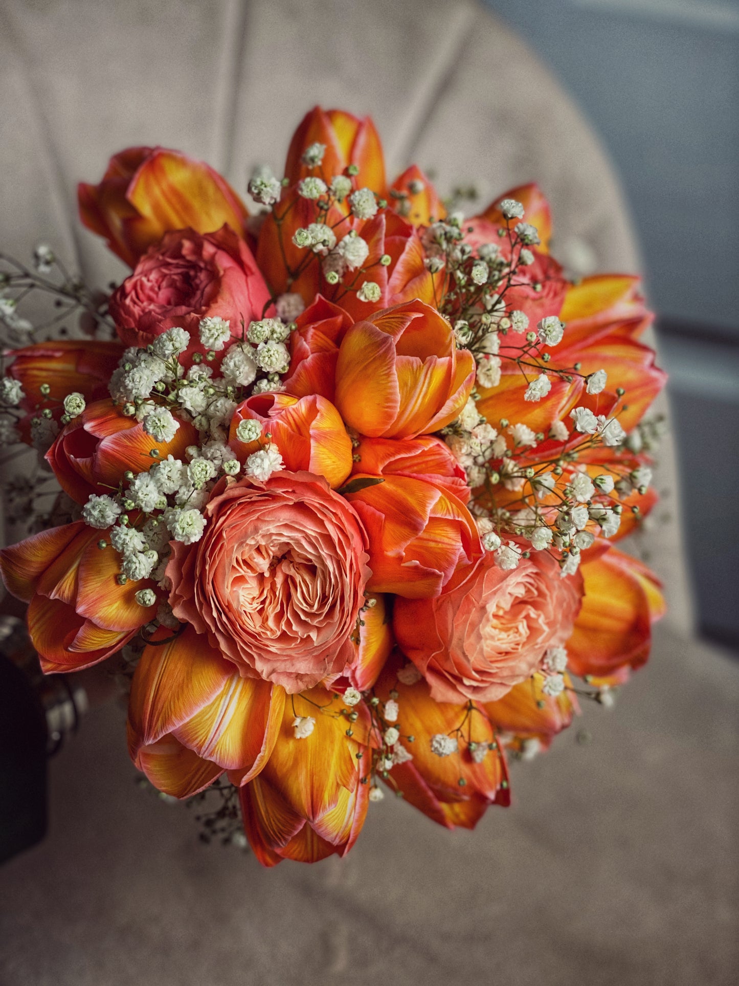 Buchet de Mireasă cu Lalele, Trandafiri Garden și Gypsophila