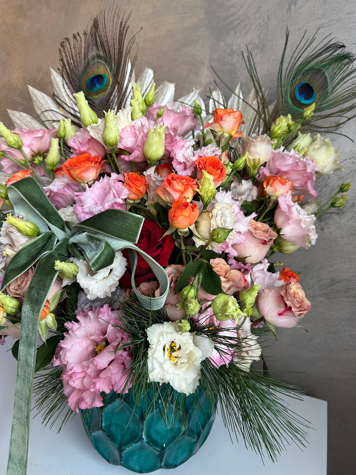 Aranjament floral mare în vas ceramic